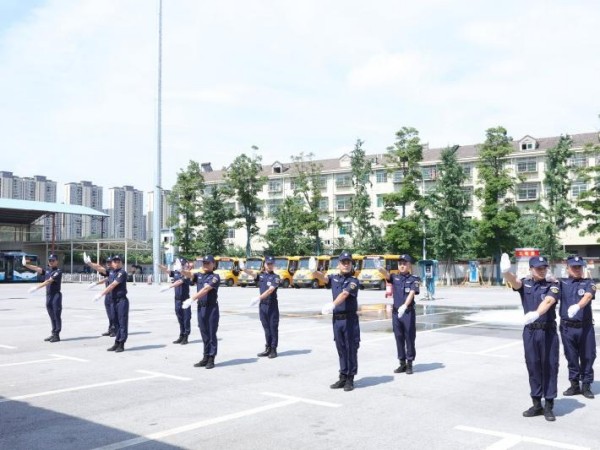 保安隊(duì)員交通手勢(shì)操培訓(xùn)