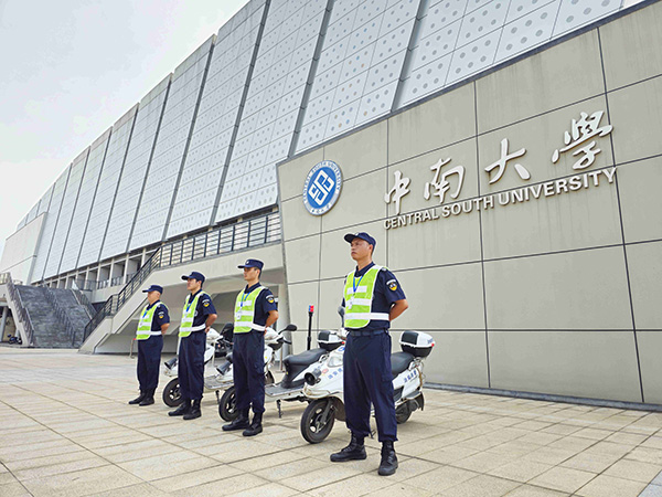 中南大學(xué)本部隊(duì)員執(zhí)勤風(fēng)采