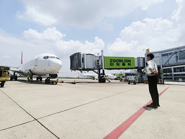 黃花國際機(jī)場監(jiān)護(hù)隊(duì)員執(zhí)勤風(fēng)采