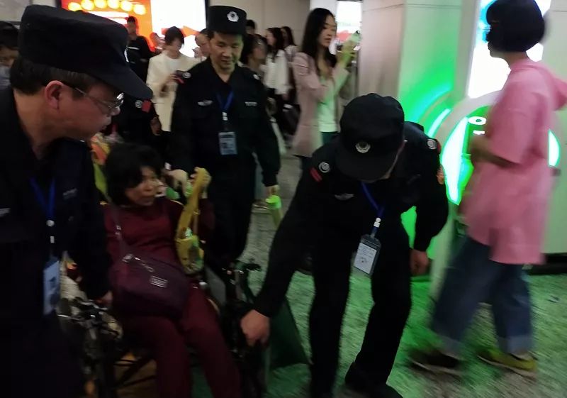 長(zhǎng)沙紅光保安服務(wù)有限公司,長(zhǎng)沙安保服務(wù),長(zhǎng)沙安全服務(wù),長(zhǎng)沙非武裝押運(yùn),勞務(wù)派遣服務(wù)