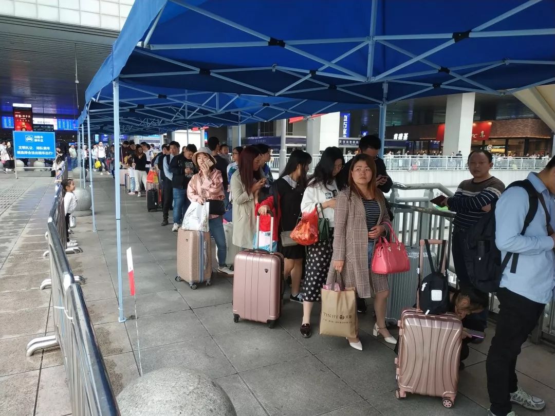 長(zhǎng)沙紅光保安服務(wù)有限公司,長(zhǎng)沙安保服務(wù),長(zhǎng)沙安全服務(wù),長(zhǎng)沙非武裝押運(yùn),勞務(wù)派遣服務(wù)