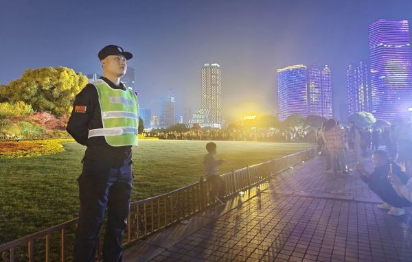 長沙紅光保安服務(wù)有限公司,長沙安保服務(wù),長沙安全服務(wù),長沙非武裝押運,勞務(wù)派遣服務(wù)