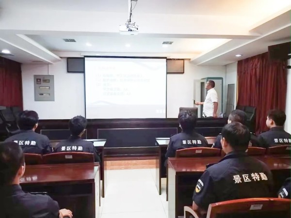 長沙紅光保安服務(wù)有限公司,長沙安保服務(wù),長沙安全服務(wù),長沙非武裝押運(yùn),勞務(wù)派遣服務(wù)