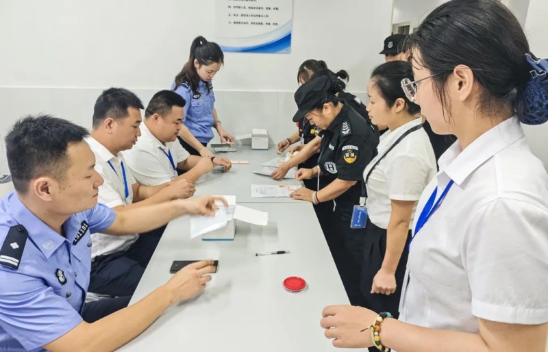 長沙紅光保安服務(wù)有限公司,長沙安保服務(wù),長沙安全服務(wù),長沙非武裝押運(yùn),勞務(wù)派遣服務(wù)