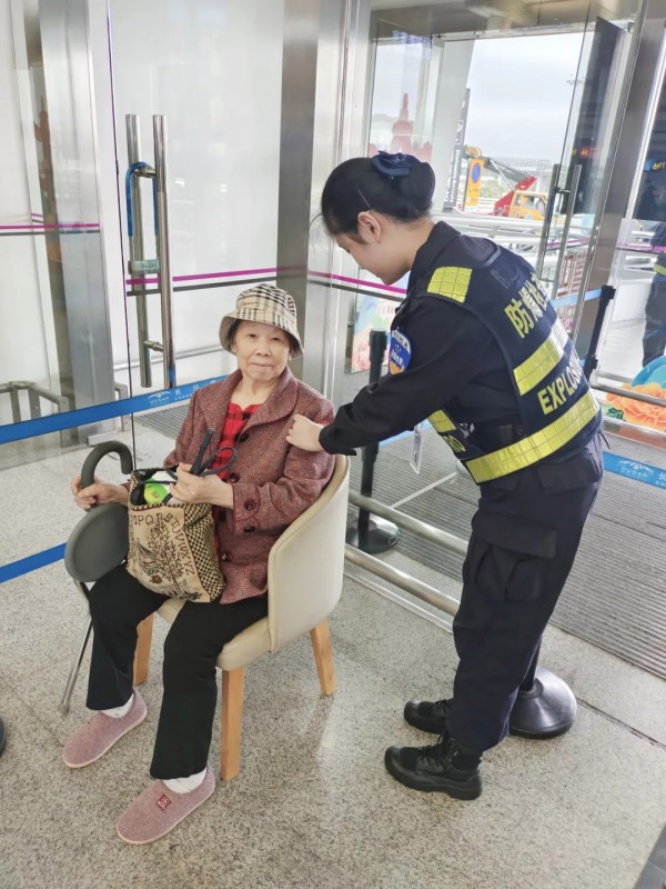 長沙紅光保安服務(wù)有限公司,長沙安保服務(wù),長沙安全服務(wù),長沙非武裝押運(yùn),勞務(wù)派遣服務(wù)